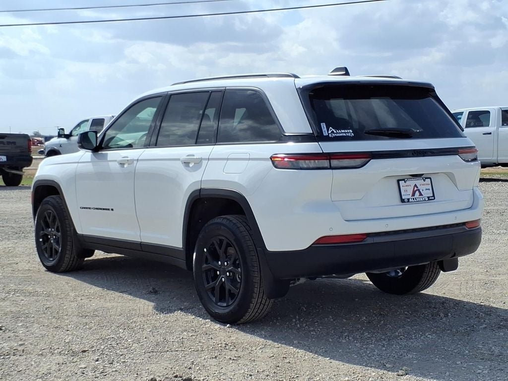 2026 Jeep Grand Cherokee Laredo Altitude