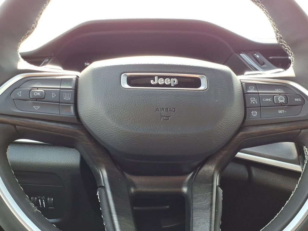 2026 Jeep Grand Cherokee Laredo Altitude