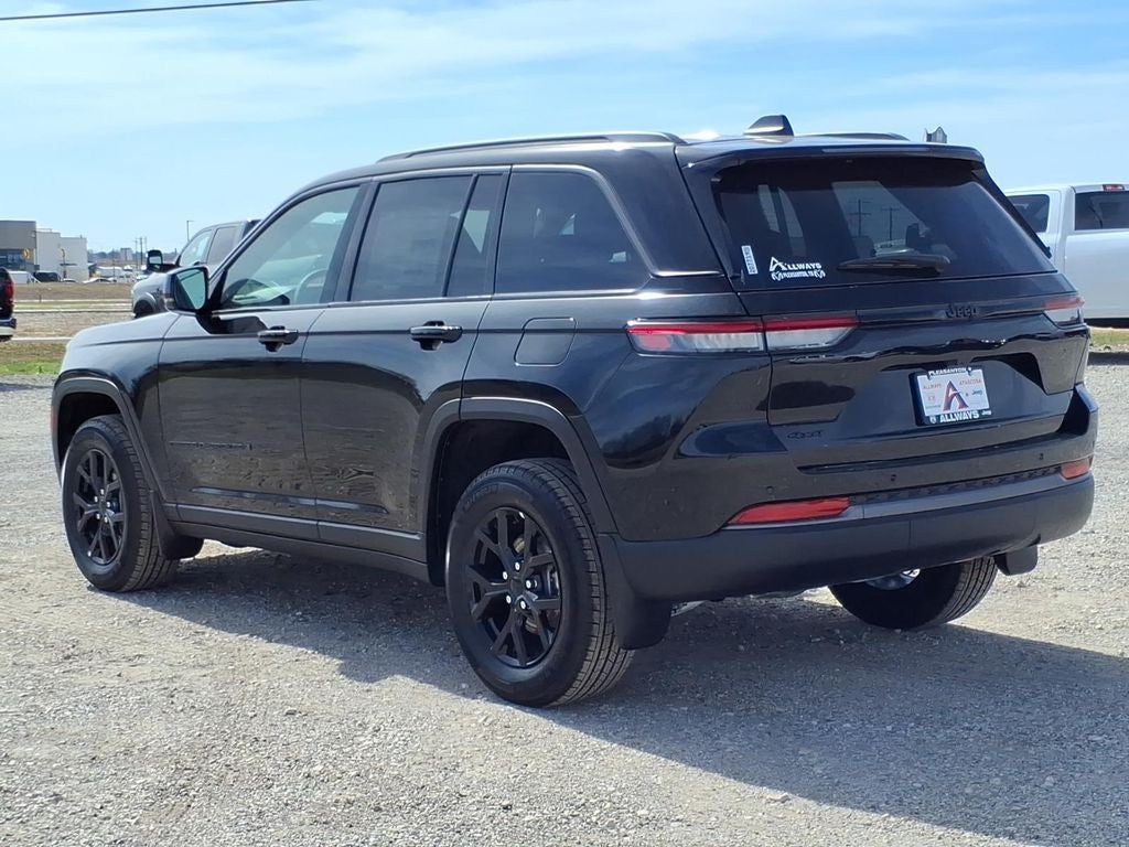 2026 Jeep Grand Cherokee Laredo Altitude