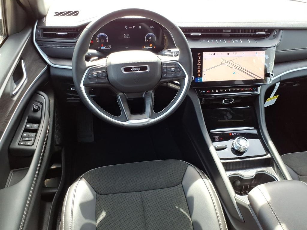 2026 Jeep Grand Cherokee Laredo Altitude