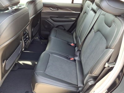 2026 Jeep Grand Cherokee Laredo Altitude