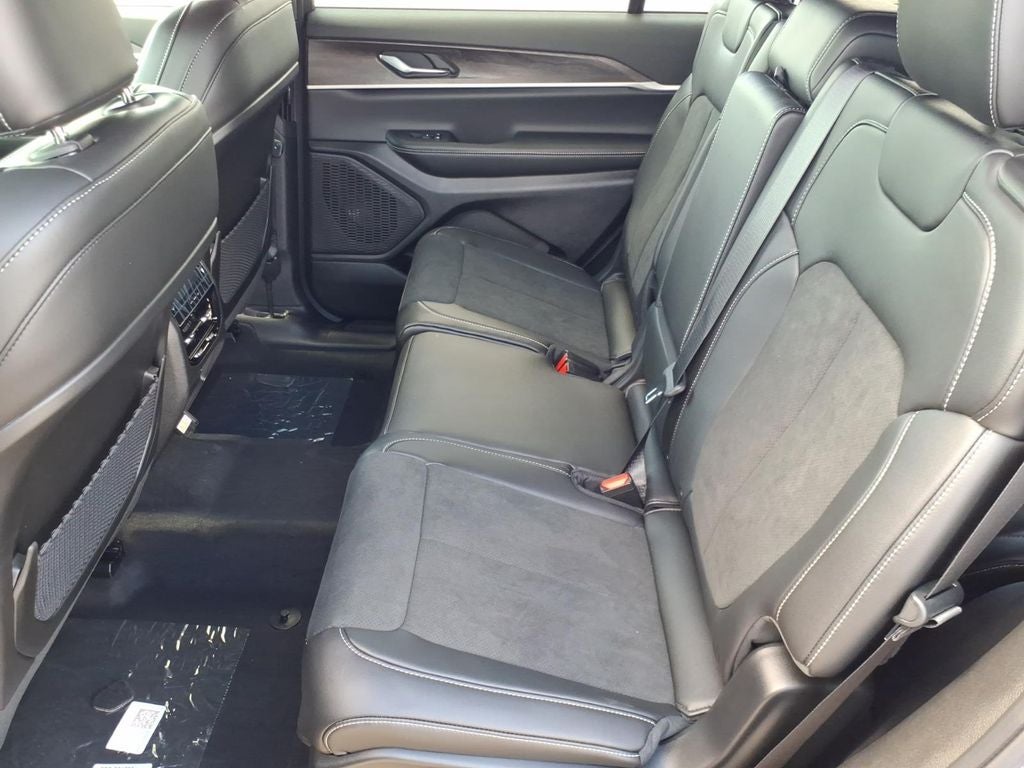 2026 Jeep Grand Cherokee L Laredo Altitude