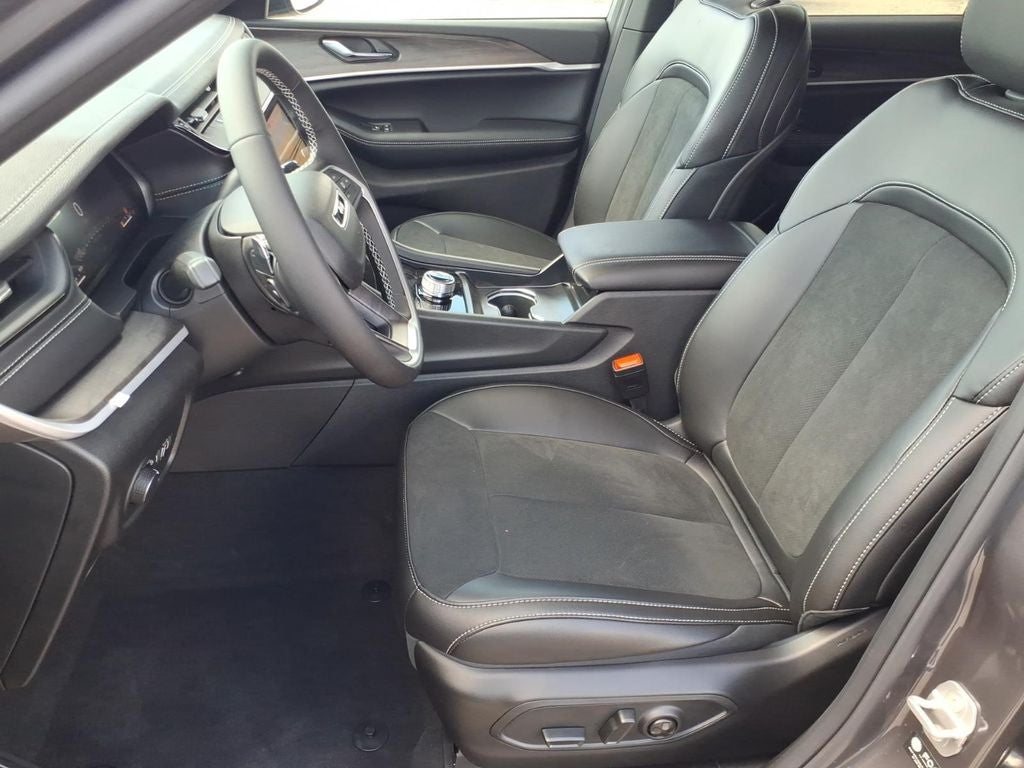 2026 Jeep Grand Cherokee L Laredo Altitude