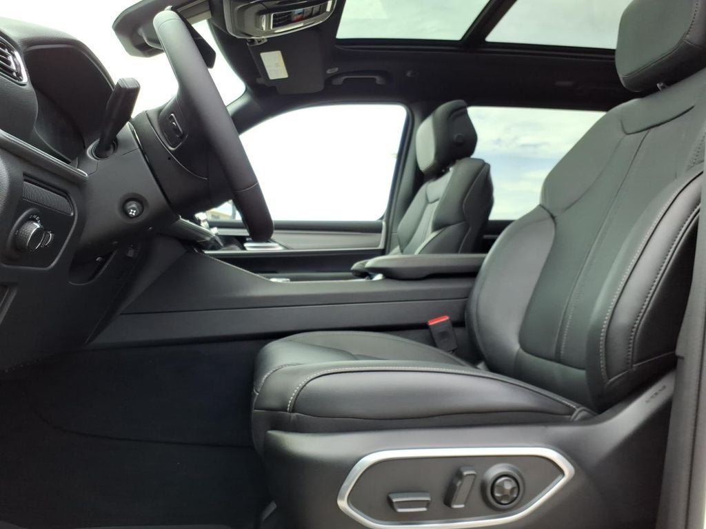 2026 Jeep Grand Wagoneer L 4x4