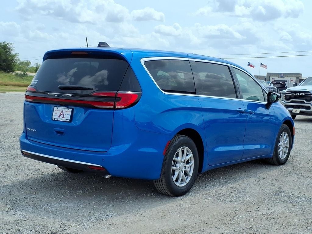 2027 Chrysler Pacifica Select