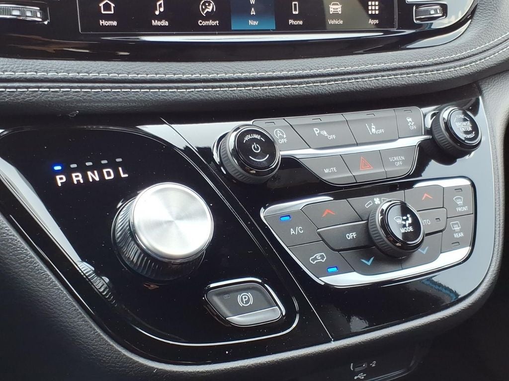 2027 Chrysler Pacifica Select