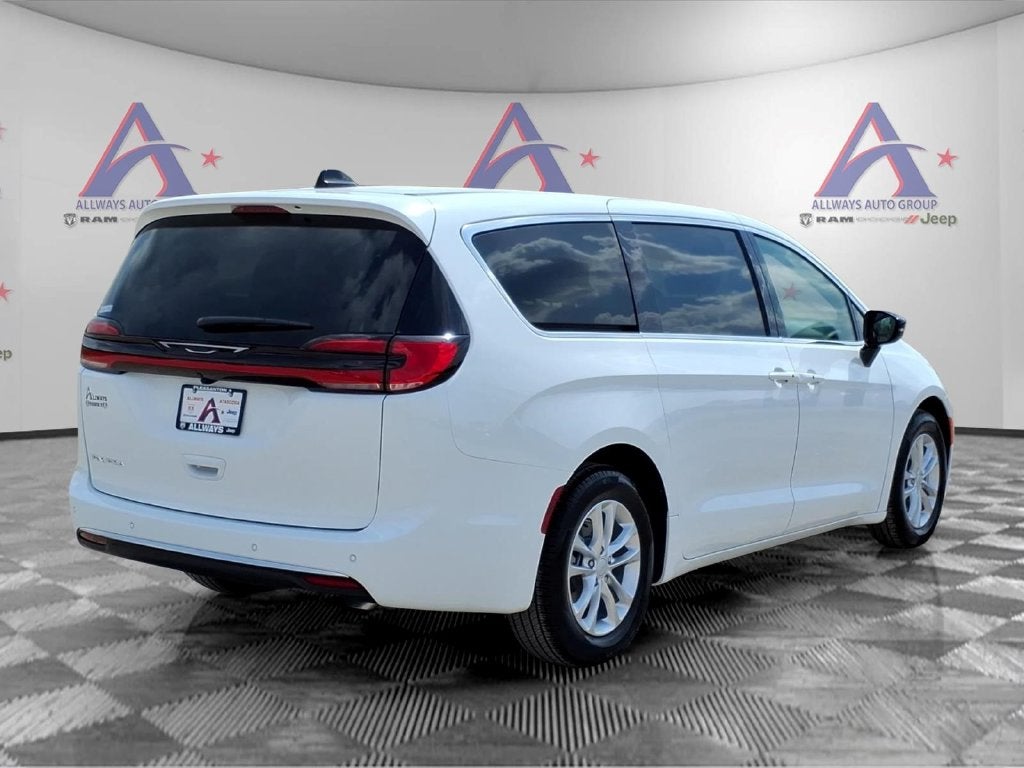 2027 Chrysler Pacifica Select